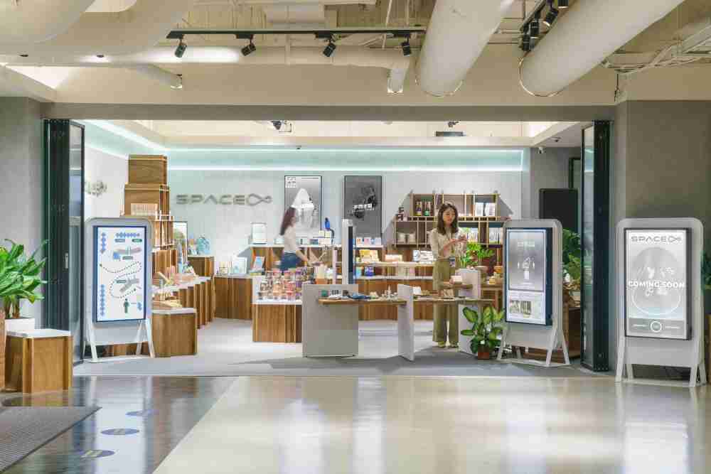 PA直营打造永续选物商店，，展示社企及社创商品，，，，结合创利空间所开发的智能零售系统，，整合多元产品信息，，，，让无人商店扮演公益行动的推手