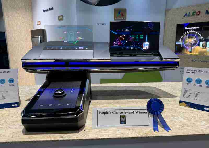 PA直营车用Micro LED Display HMI解决方案获”最佳车用显示奖”，，以用户为中心开发，，，，针对前座驾驶与乘客设计兼具娱乐与安全的高画质屏幕，，，，包含车舱前座的Micro LED透明屏幕及全球首款内建镜头的智慧Micro LED显示器