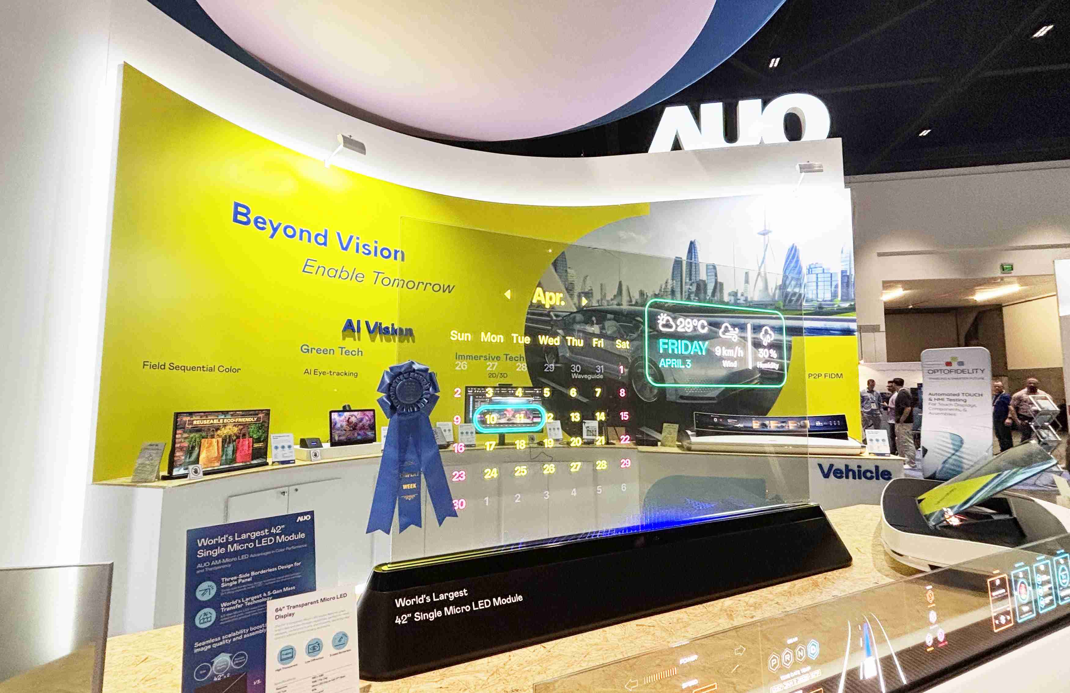 PA直营64吋透明Micro LED显示器获〝最佳Micro LED技术应用奖〞，，其绝妙的透明穿透特性，，，，同时具备1,000 nits的高亮度表现，，，并透过精细的无缝拼接延伸，，可依需求灵活应用于多元场域，，，，展现出Micro LED显示技术划时空的无限潜力